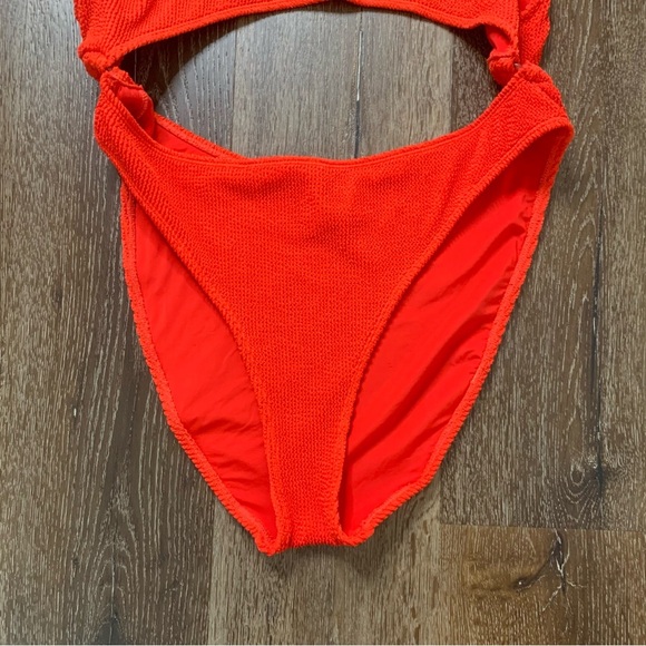 Good American womens red textured monokini swimsuit in bright poppy 5/6 - Picture 3 of 11
